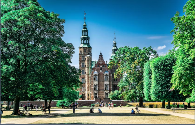 Feel like a royal in Rosenborg Castle during a private walking tour - Image 2